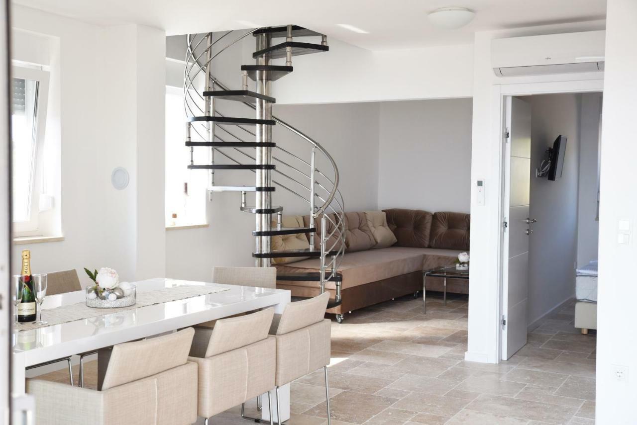 M - Your Business & In Apartmán
